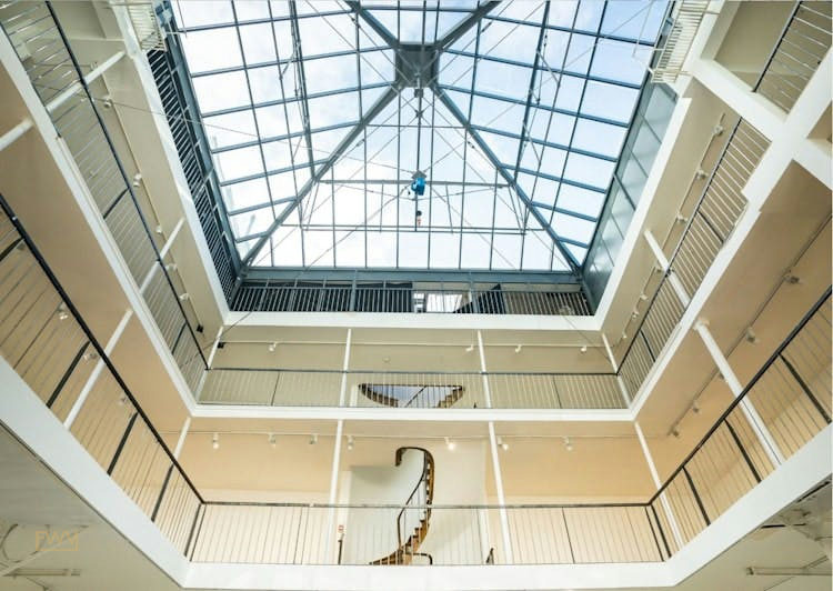 1,200 sqm Grand Showroom on Rue Saint-Merri, Paris, pop up store