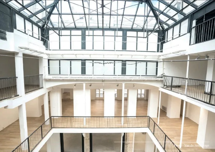 1,200 sqm Grand Showroom on Rue Saint-Merri, Paris — 2