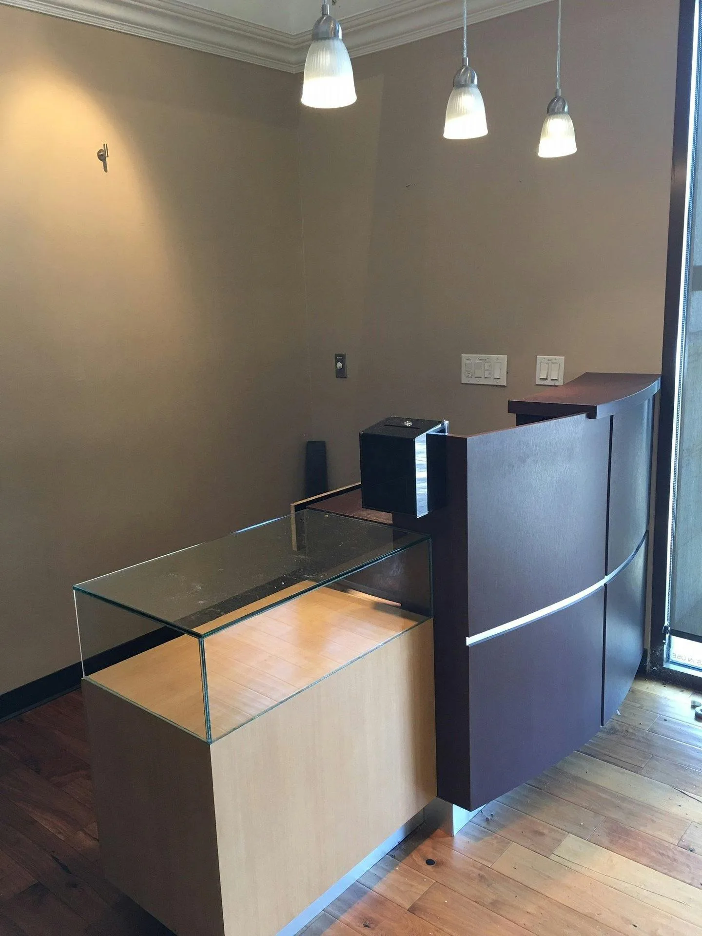 1,368 Sq Ft Salon and Retail Space in Huntington Beach — 4