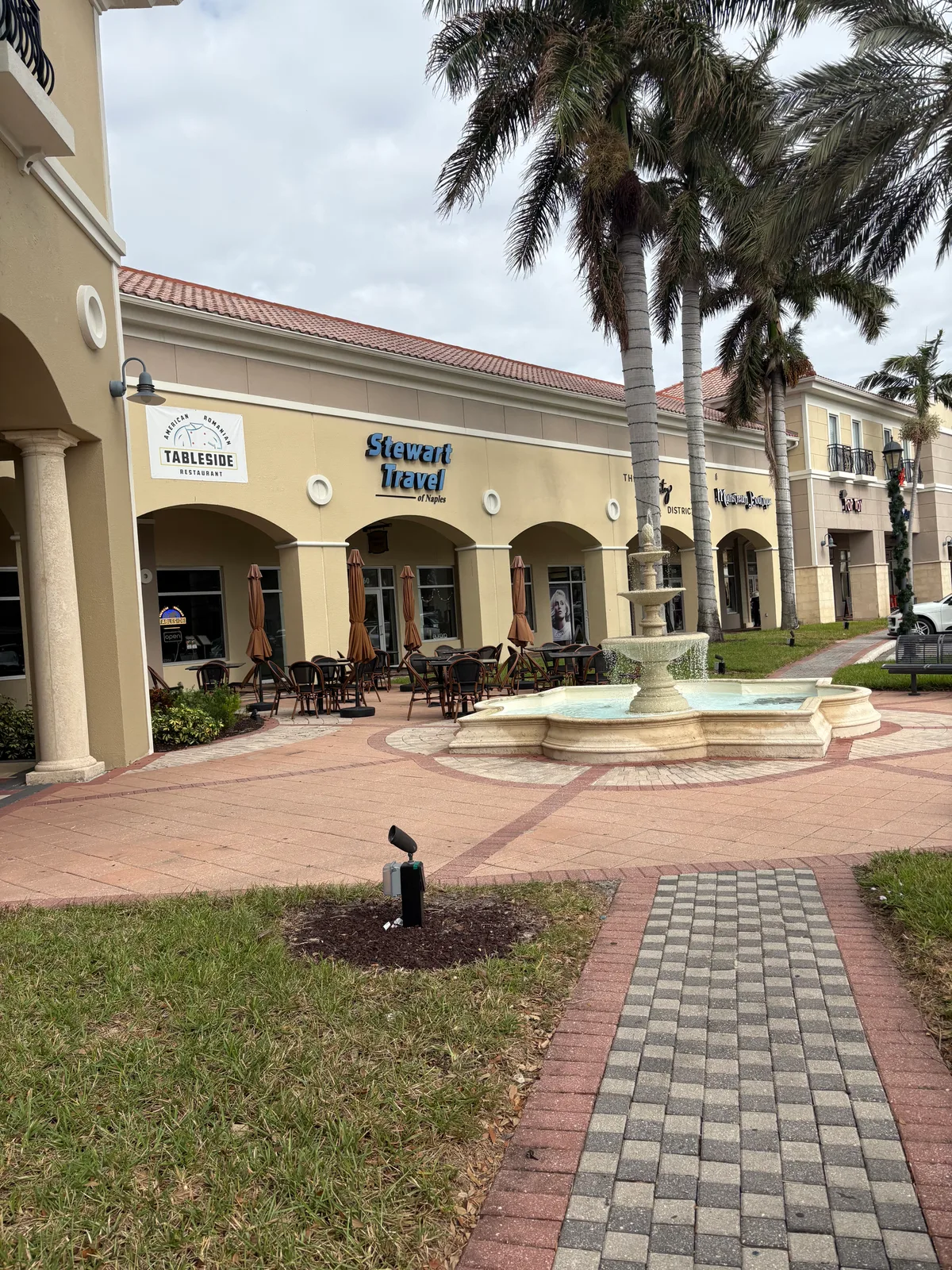 1,500 Sq Ft Storefront in Shoppes of Vanderbilt, 139 sqm, retail activation, pop-up rental in Naples