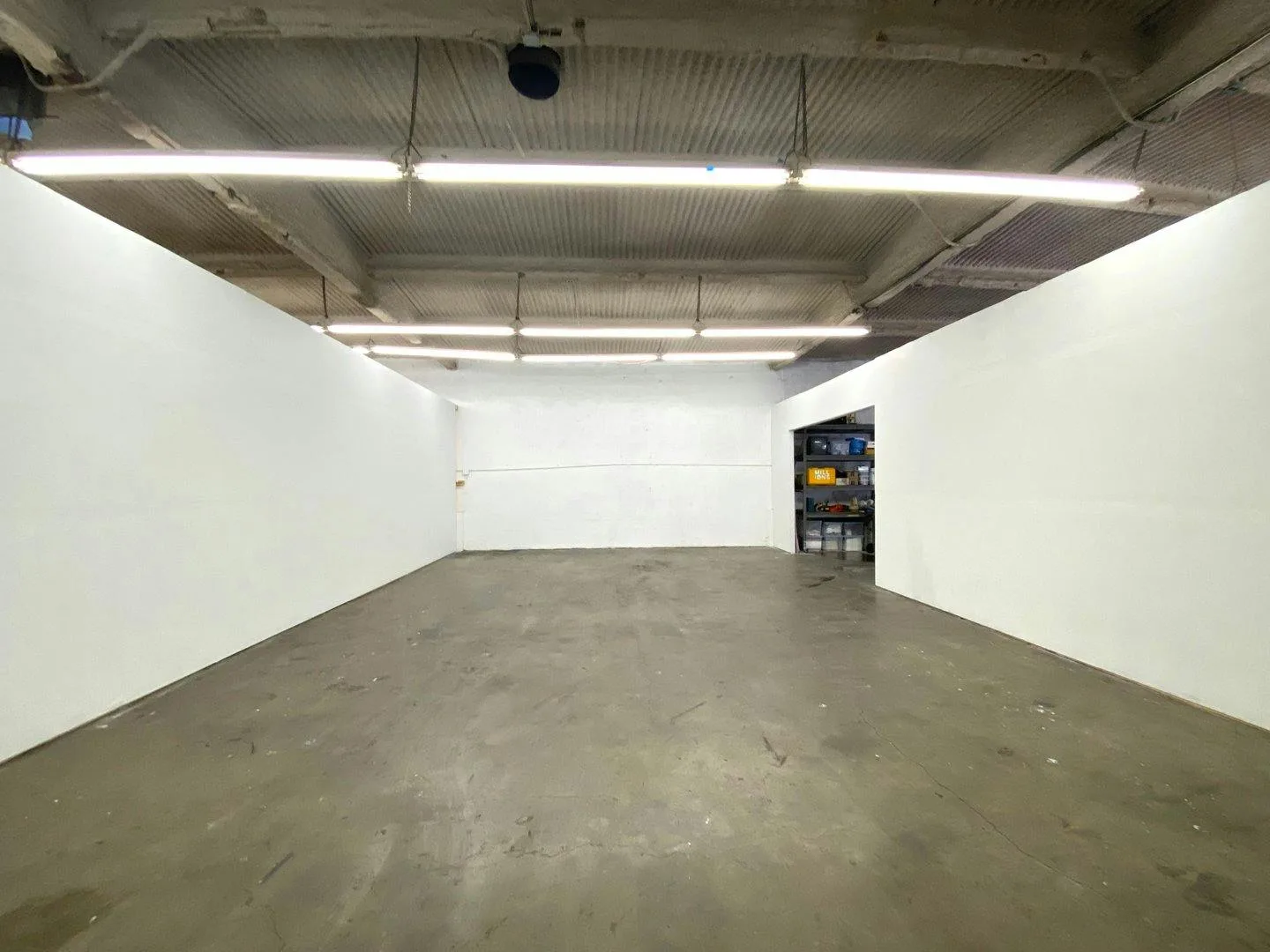 1,600 Square Foot Gallery and Photoshoot Space in Los Angeles