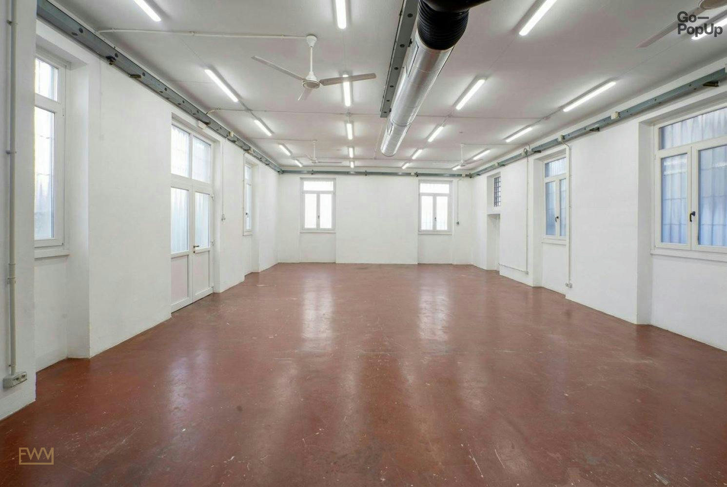 100 sqm Artist Studio and Showroom in Milan, showroom presentation, pop-up rental in Milano