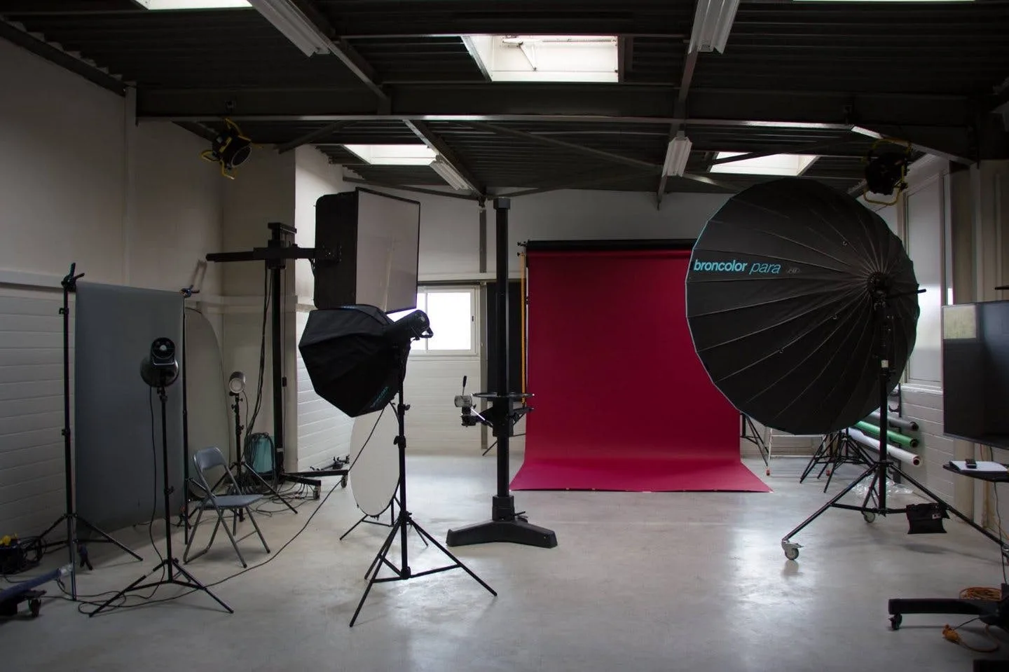 100 sqm Futuristic Photo and Video Studio in Garges-lès-Gonesse