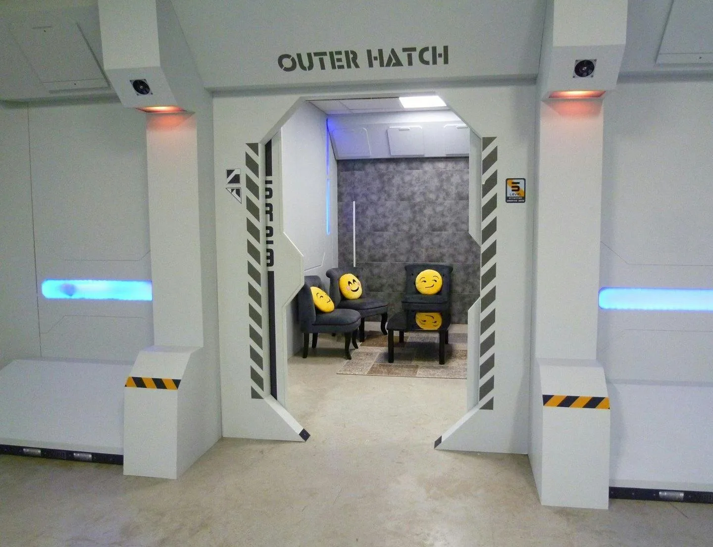 100 sqm Futuristic Photo and Video Studio in Garges-lès-Gonesse — 2