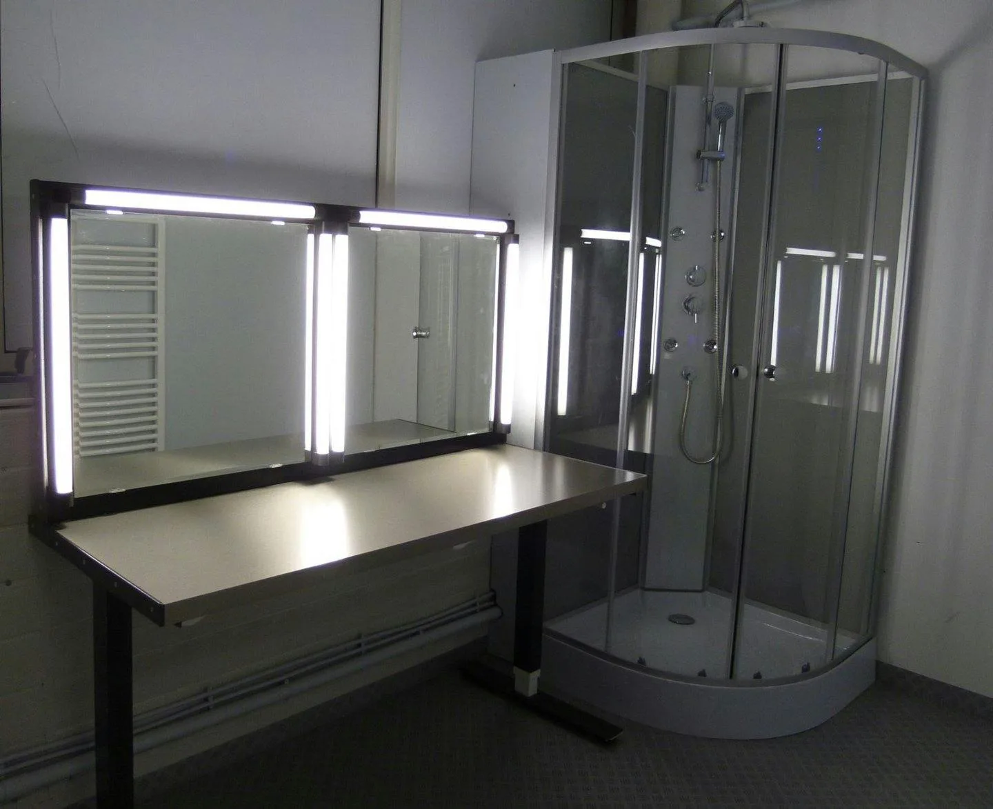 100 sqm Futuristic Photo and Video Studio in Garges-lès-Gonesse — 5