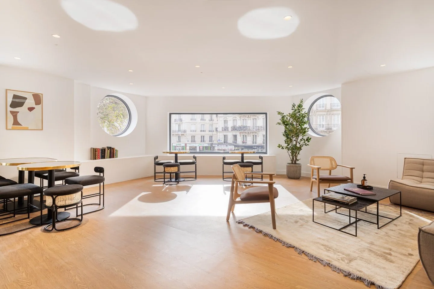 104 sqm Office with 11 Workstations in Paris 9th Arrondissement — 3