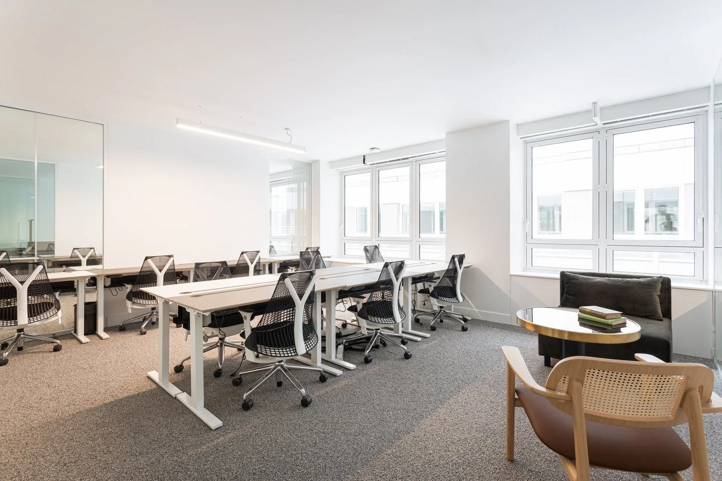 104 sqm Office with 11 Workstations in Paris 9th Arrondissement — 4