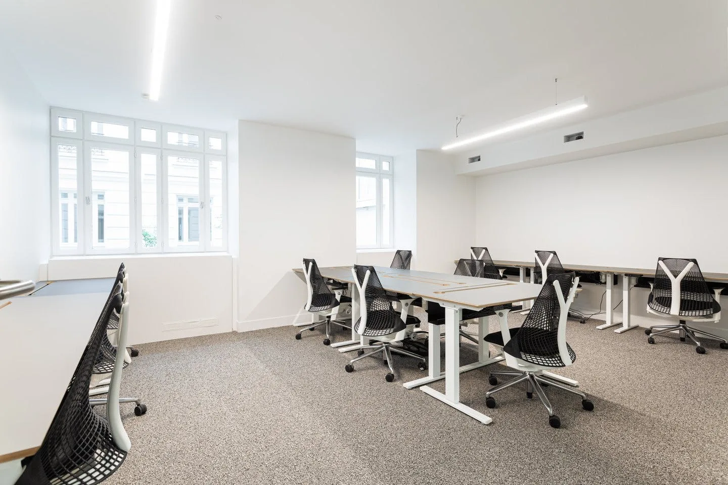 104 sqm Office with 11 Workstations in Paris 9th Arrondissement — 5