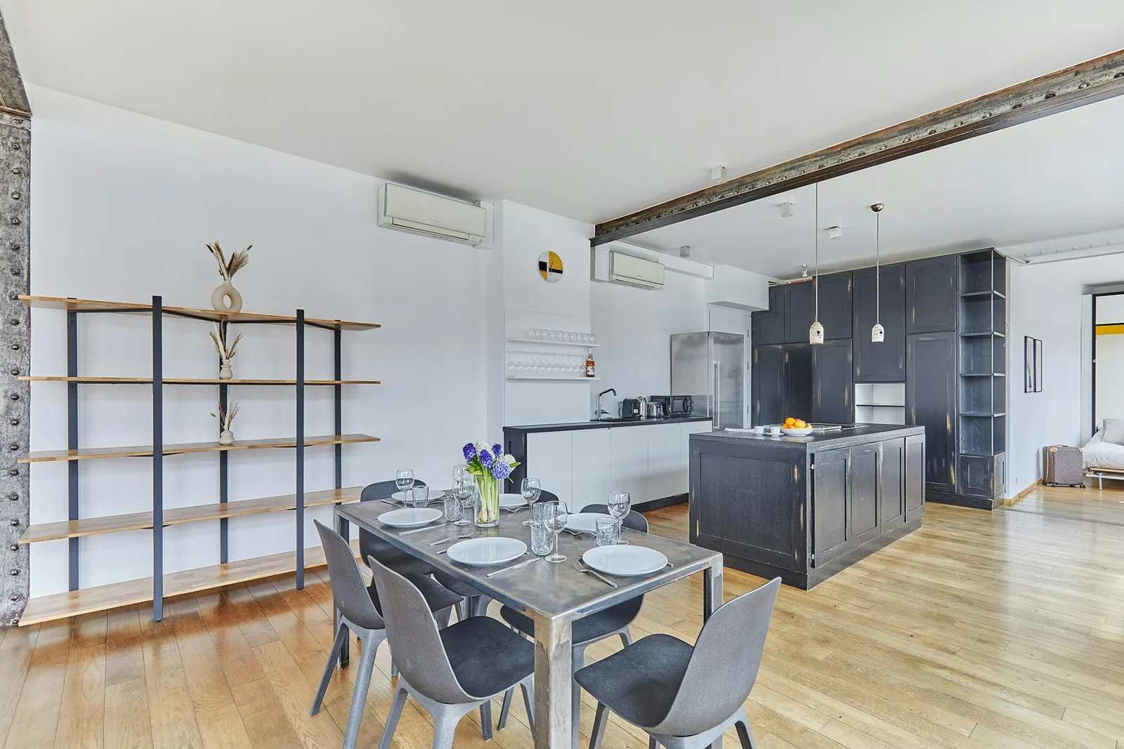 120 sqm Event Space on Rue de Bretagne, Paris — 2