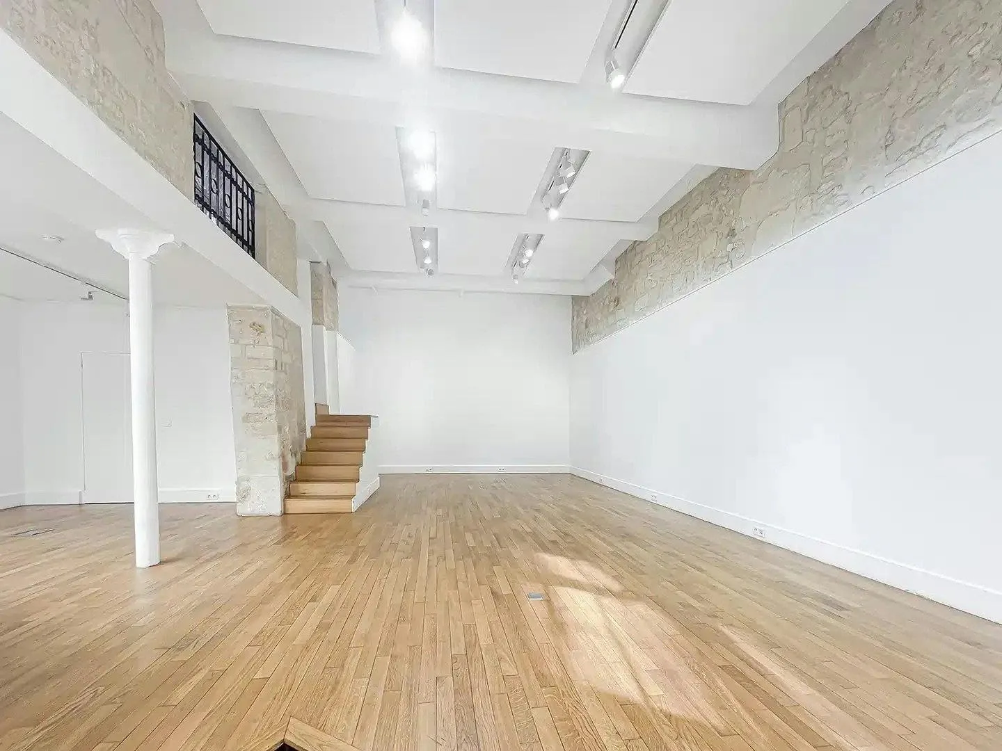 120 sqm Gallery and Showroom on Rue de Charlot, Paris — 3