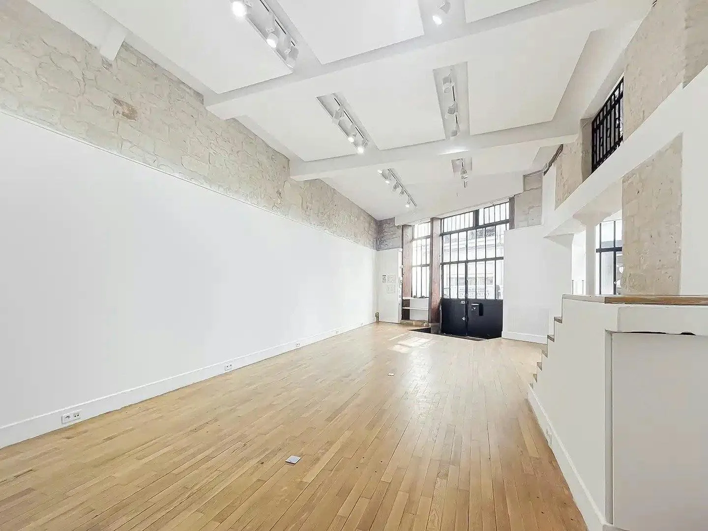 120 sqm Gallery and Showroom on Rue de Charlot, Paris — 4
