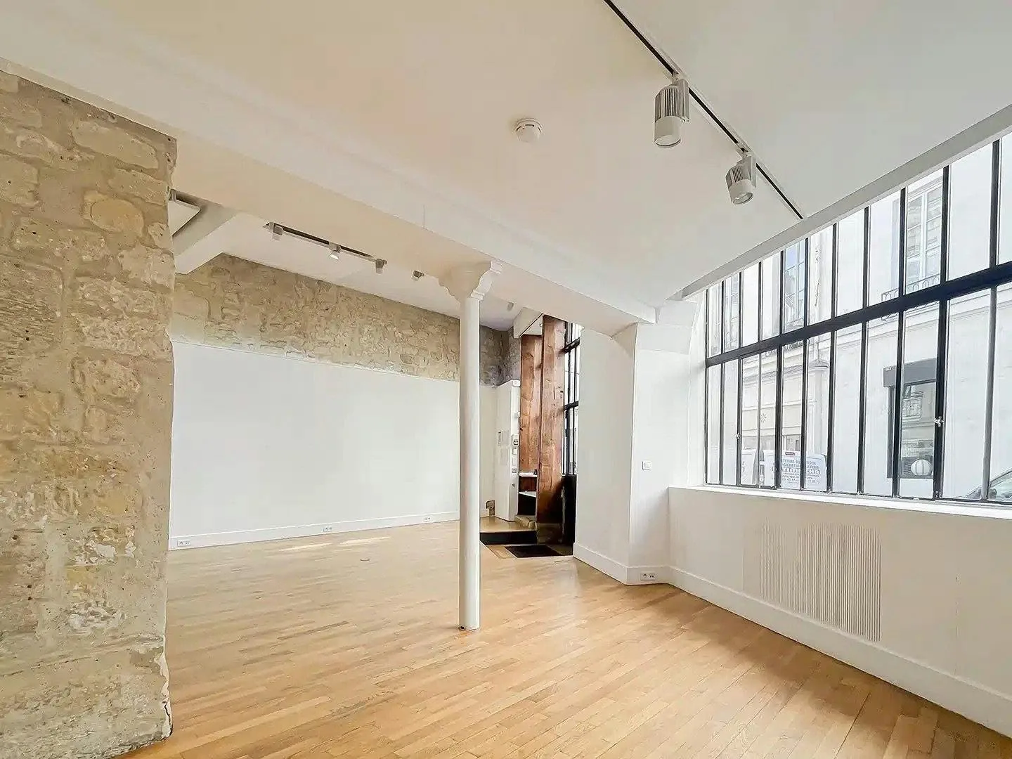 120 sqm Gallery and Showroom on Rue de Charlot, Paris — 5
