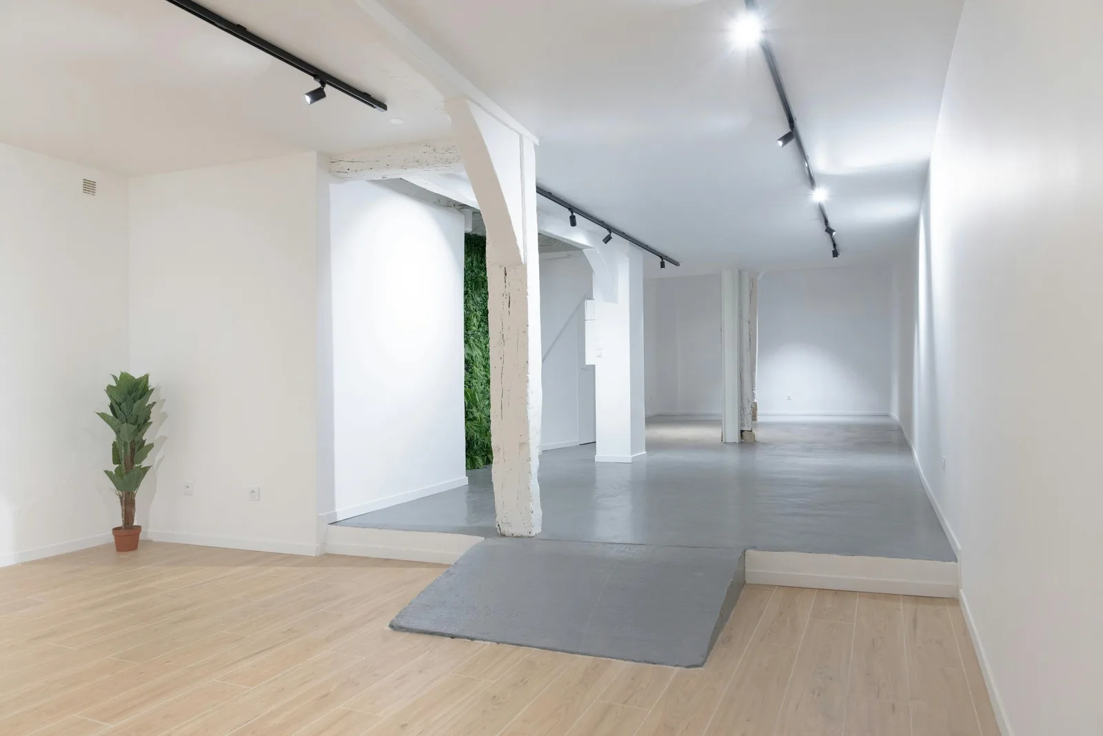 120 sqm Studio and Showroom on Rue des Gravilliers, Paris — 3