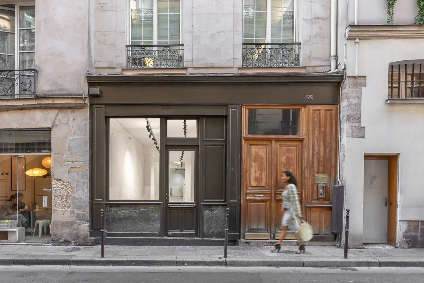 124 sqm Boutique and Art Gallery on Rue Chapon, Paris — 3