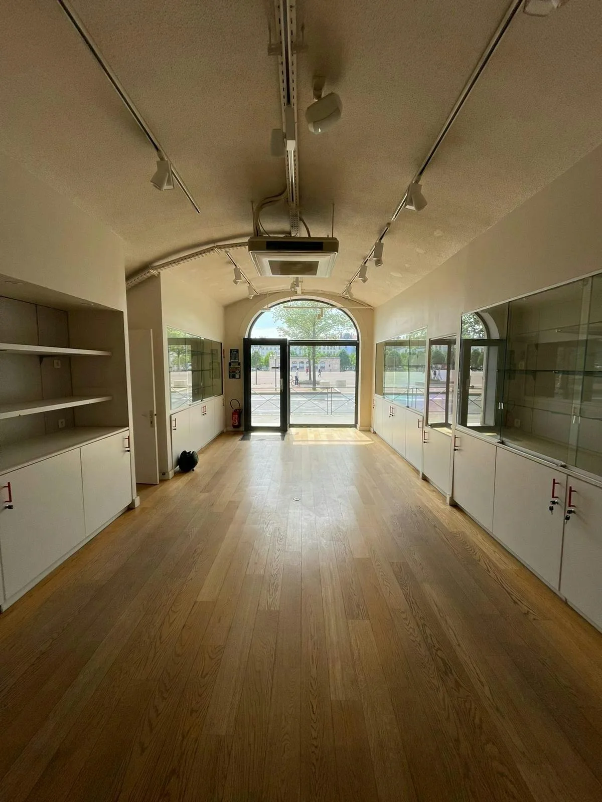 127 sqm Retail Space on Place Bellecour, Lyon — 5