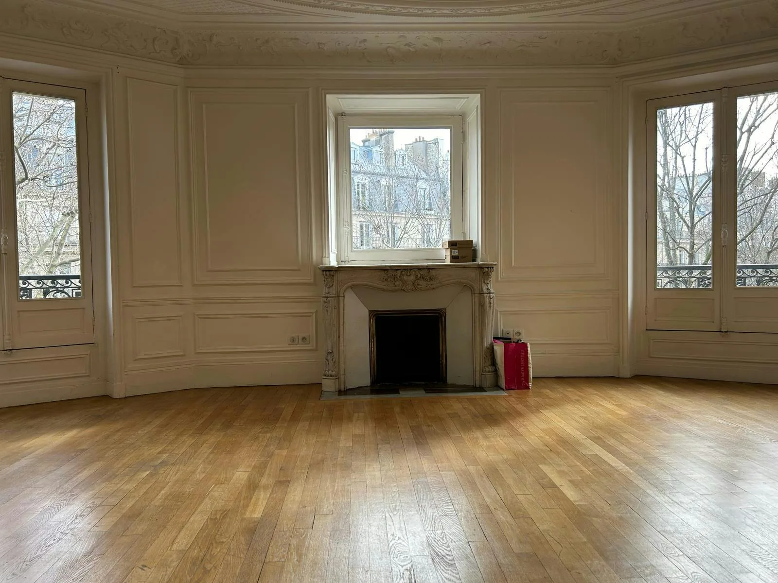 128 sqm Apartment Showroom on Boulevard Saint-Germain — 2