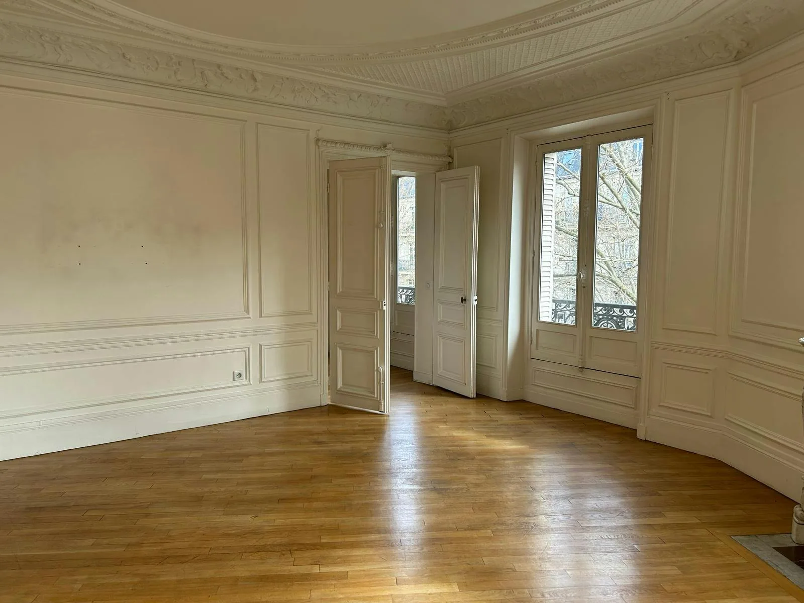 128 sqm Apartment Showroom on Boulevard Saint-Germain — 5