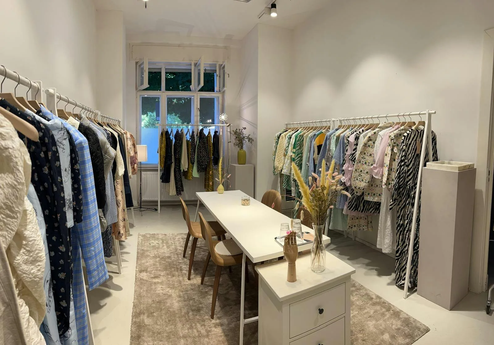 130 sqm Showroom on Samoastraße, Berlin