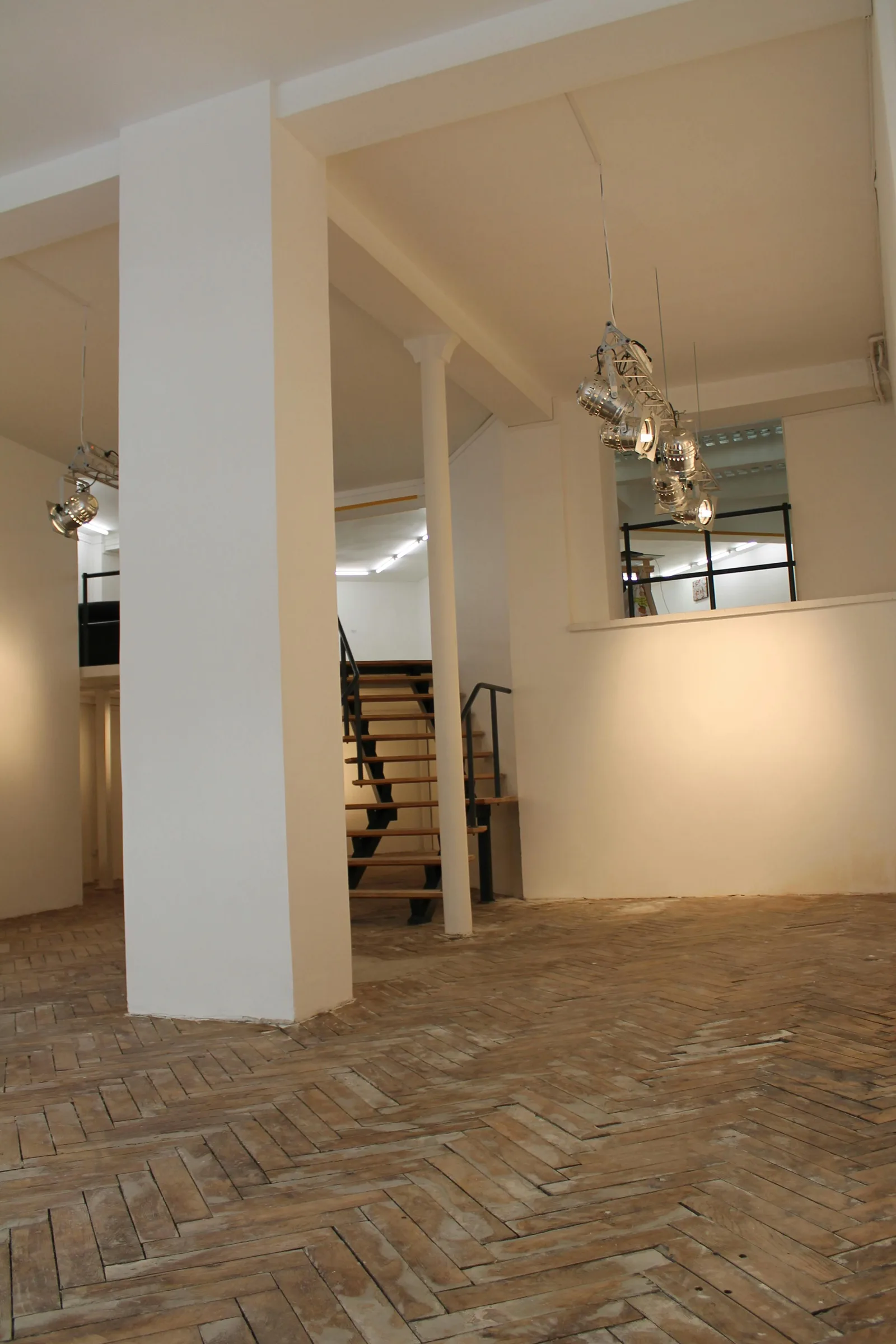 150 sqm Pop-Up Gallery and Showroom in Haut-Marais, Paris — 3