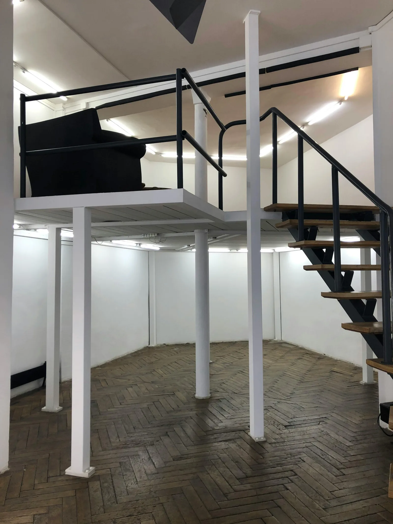 150 sqm Pop-Up Gallery and Showroom in Haut-Marais, Paris — 4