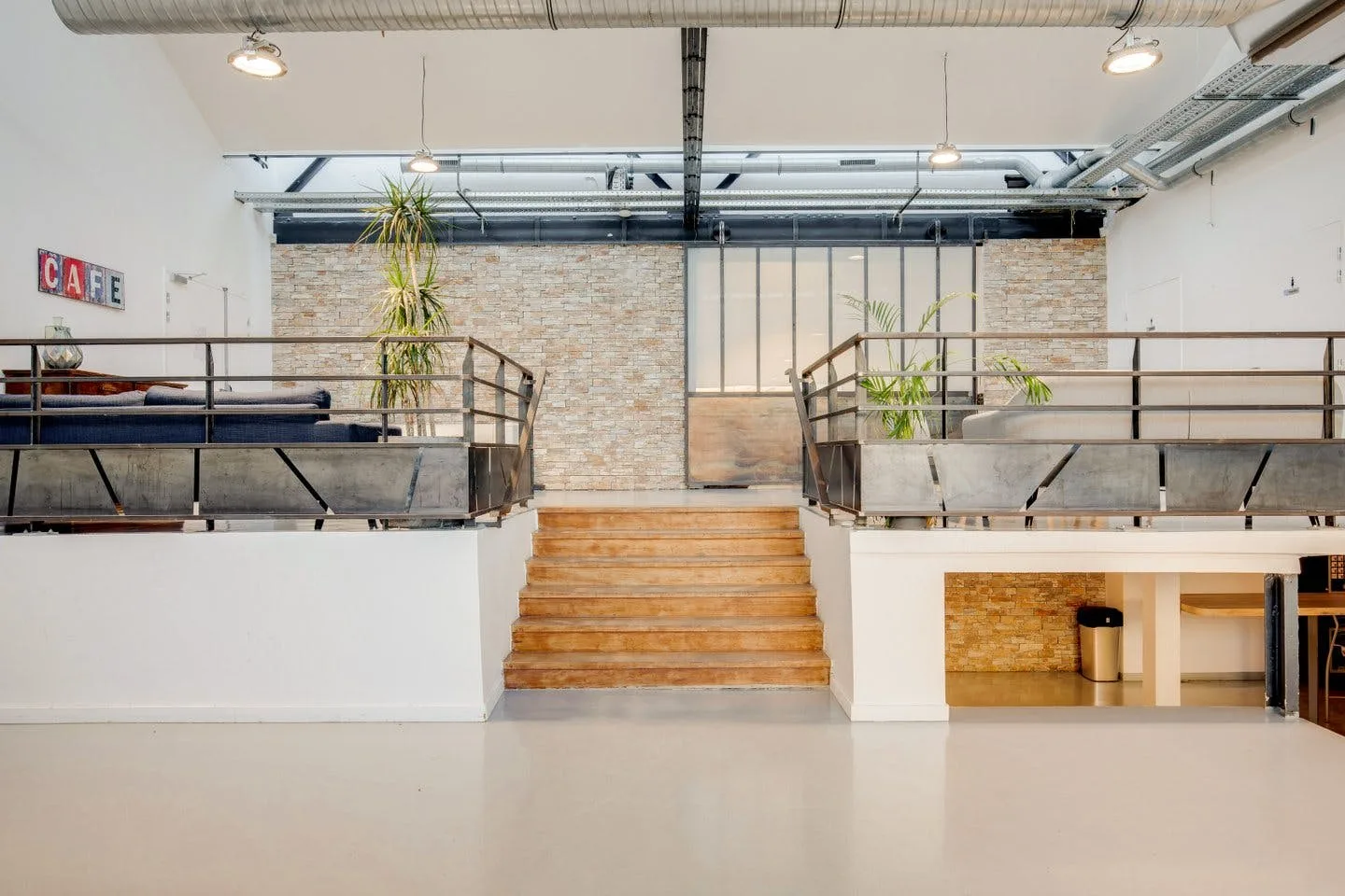 150 sqm Renovated Warehouse Loft in Lyon 7th Arrondissement