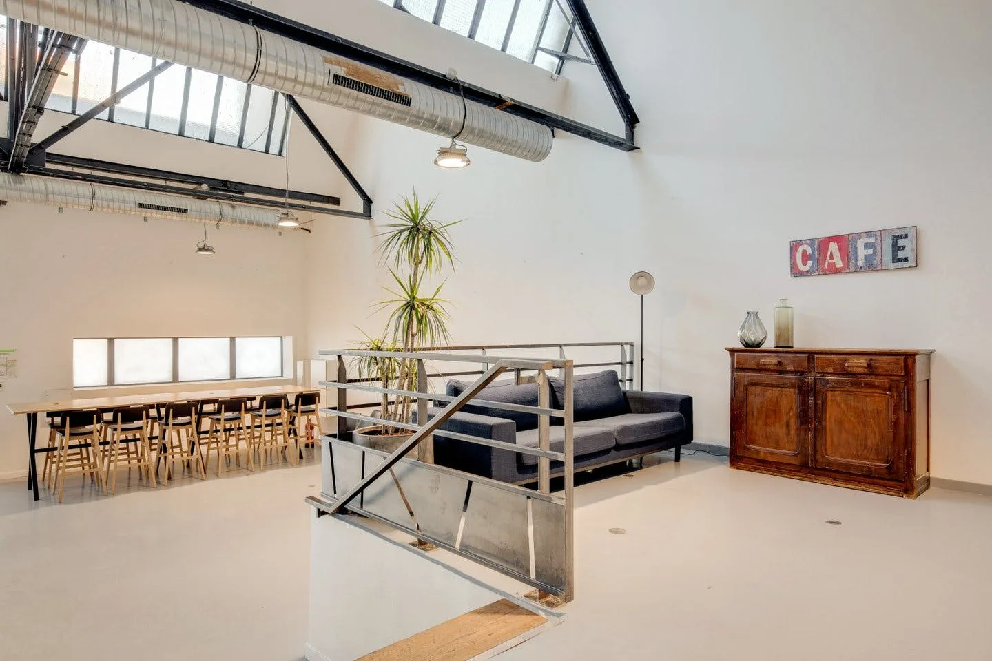 150 sqm Renovated Warehouse Loft in Lyon 7th Arrondissement — 2