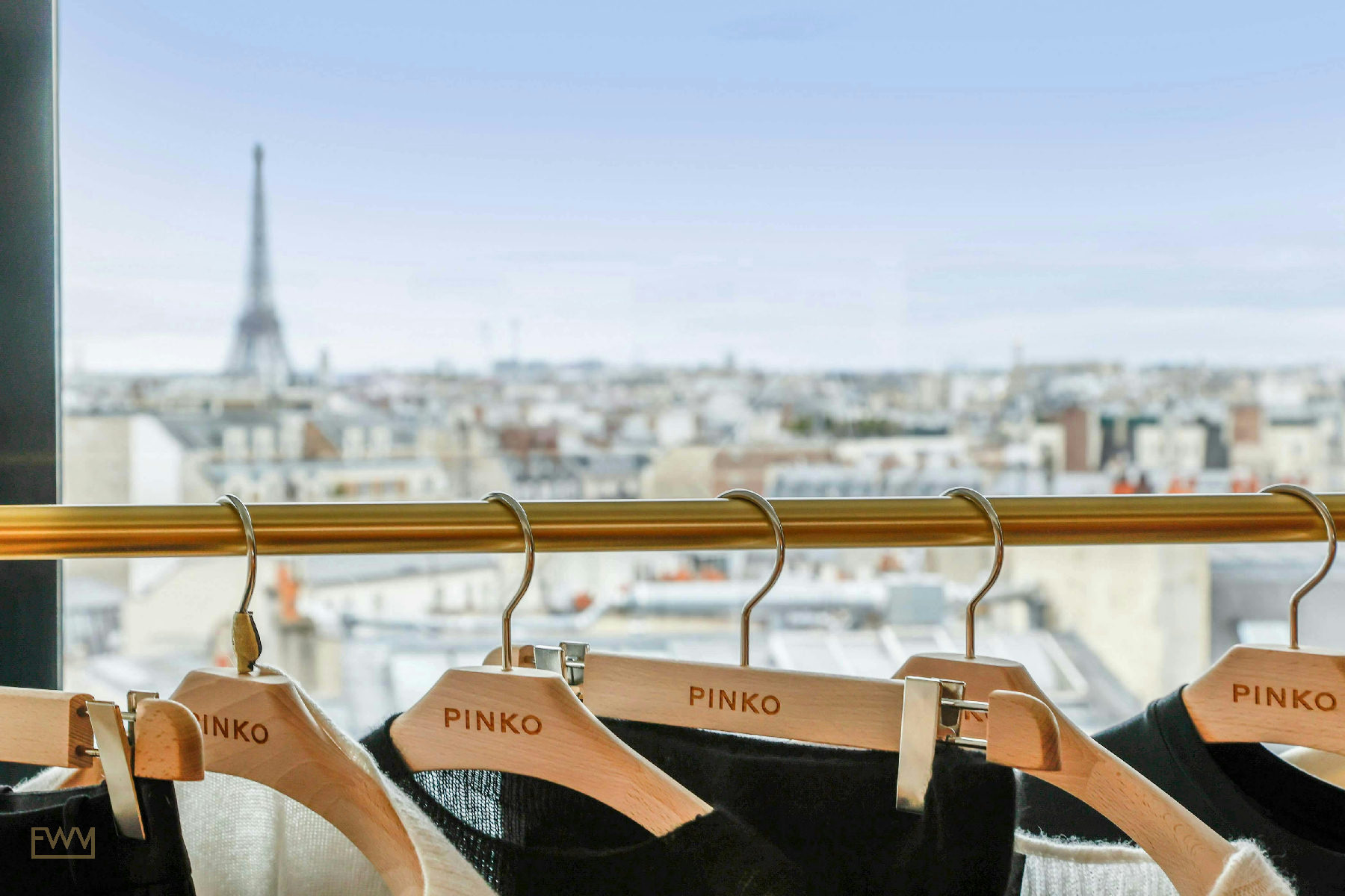195 sqm Showroom with Eiffel Tower View in Paris 17th, showroom presentation, pop-up rental