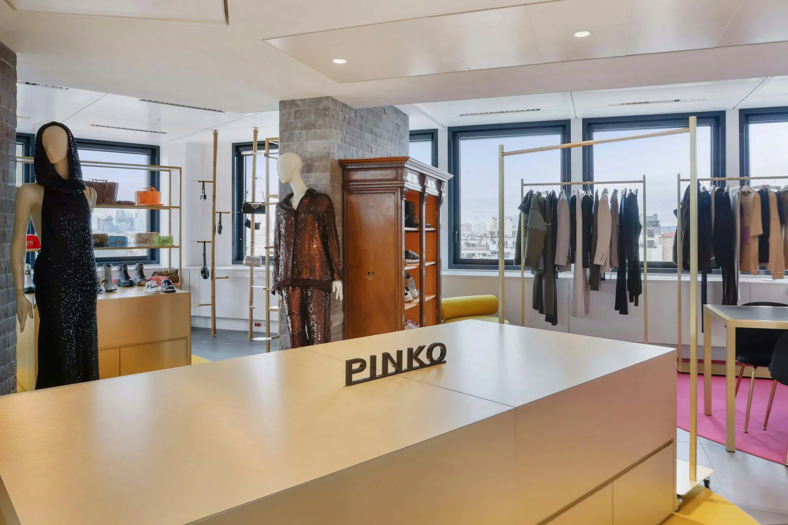 195 sqm Showroom with Eiffel Tower View in Paris 17th — 4