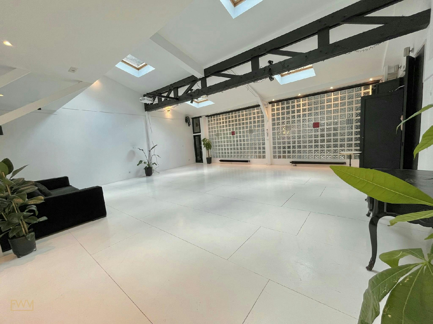 240 sqm Commercial Space for Pop-Up Stores in Montmartre — pop-up space in Paris