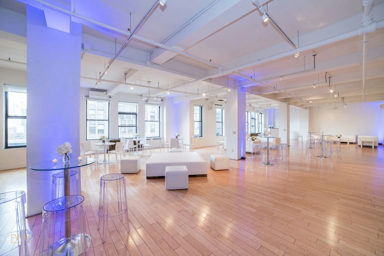 3,000 Sq. Ft. White Loft Space in New York Garment District, 279 sqm, pop up store