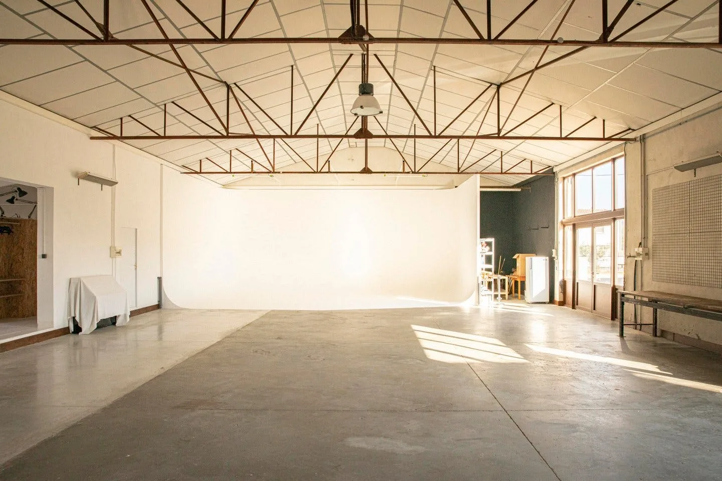 300 sqm Versatile Commercial Space in Charleval — 2