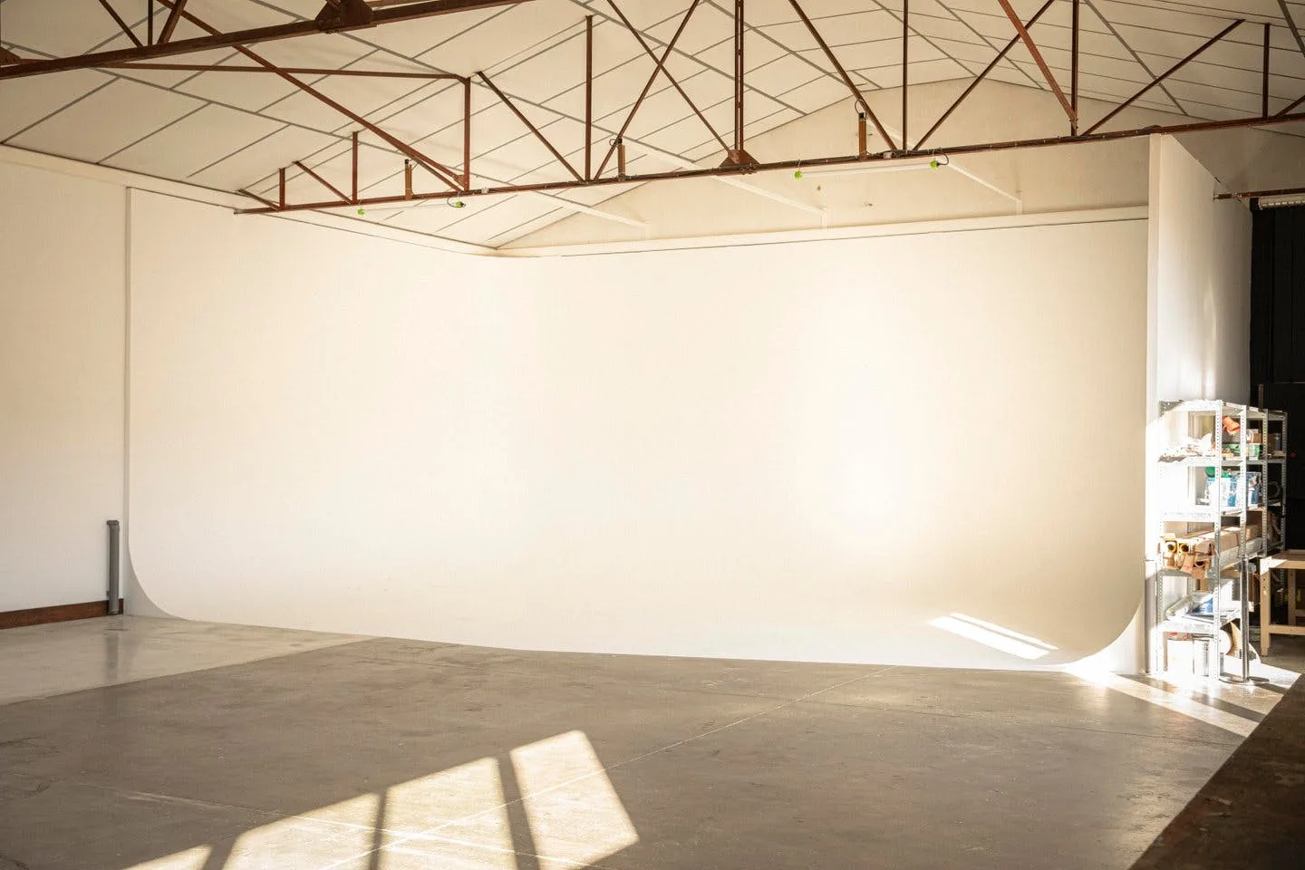 300 sqm Versatile Commercial Space in Charleval — 4