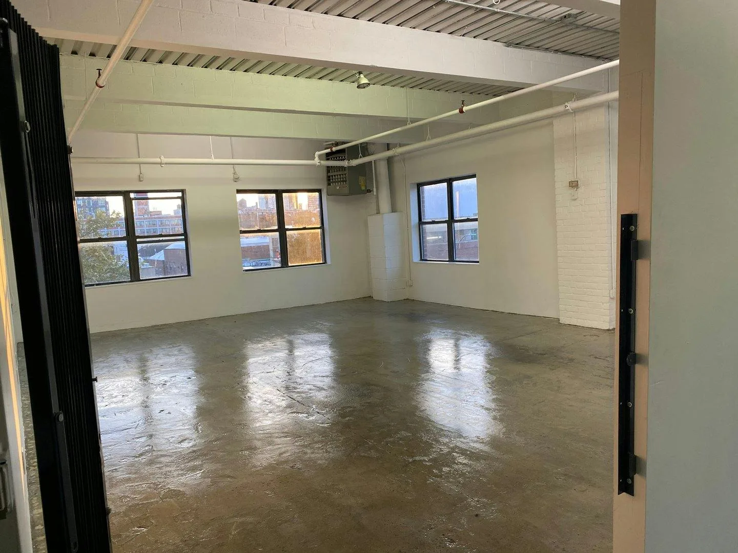 325 sqm Industrial Art Gallery in Queens