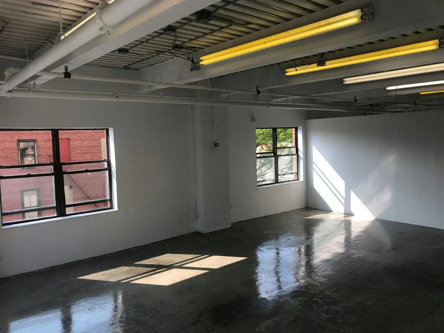 325 sqm Industrial Art Gallery in Queens — 2