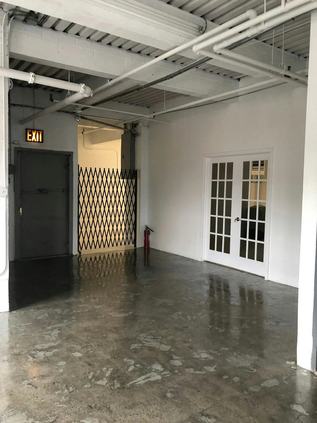 325 sqm Industrial Art Gallery in Queens — 4