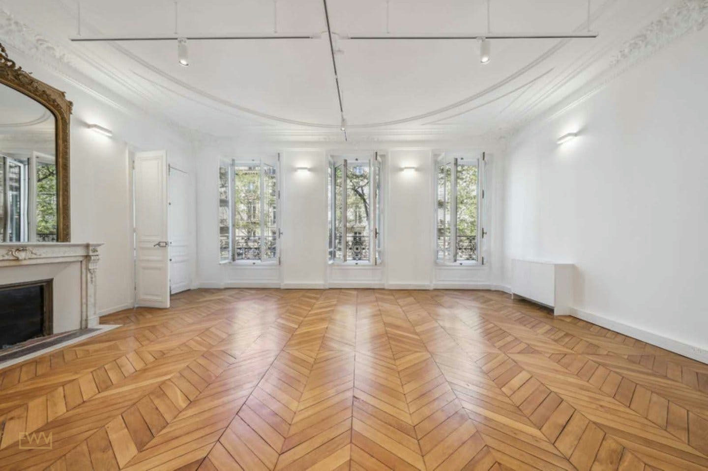 328sqm Haussmannien Showroom on Boulevard Haussmann, Paris, showroom presentation, pop-up rental