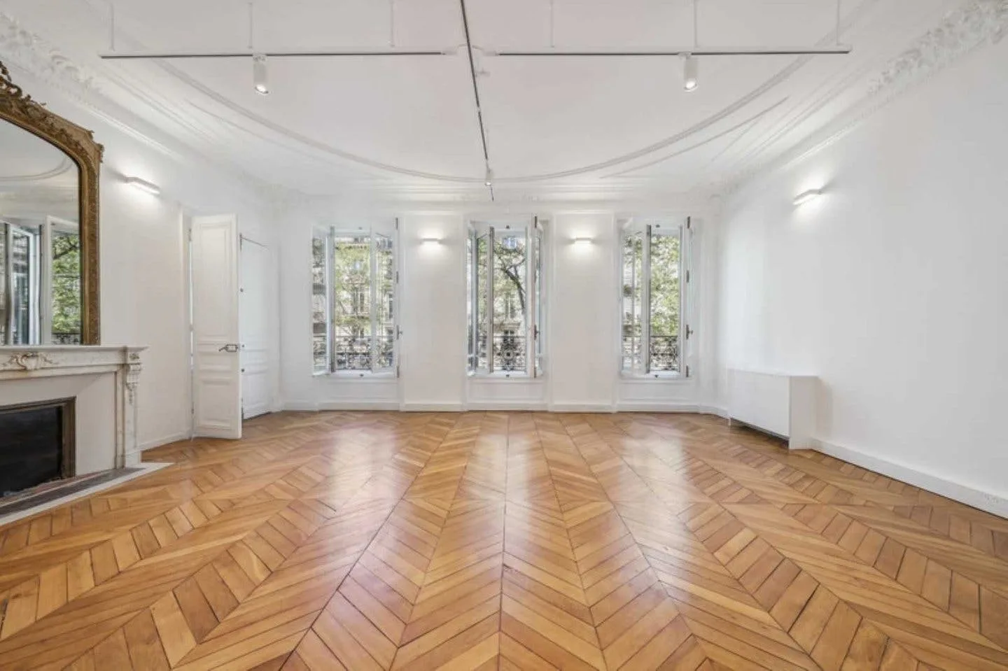 328sqm Haussmannien Showroom on Boulevard Haussmann, Paris