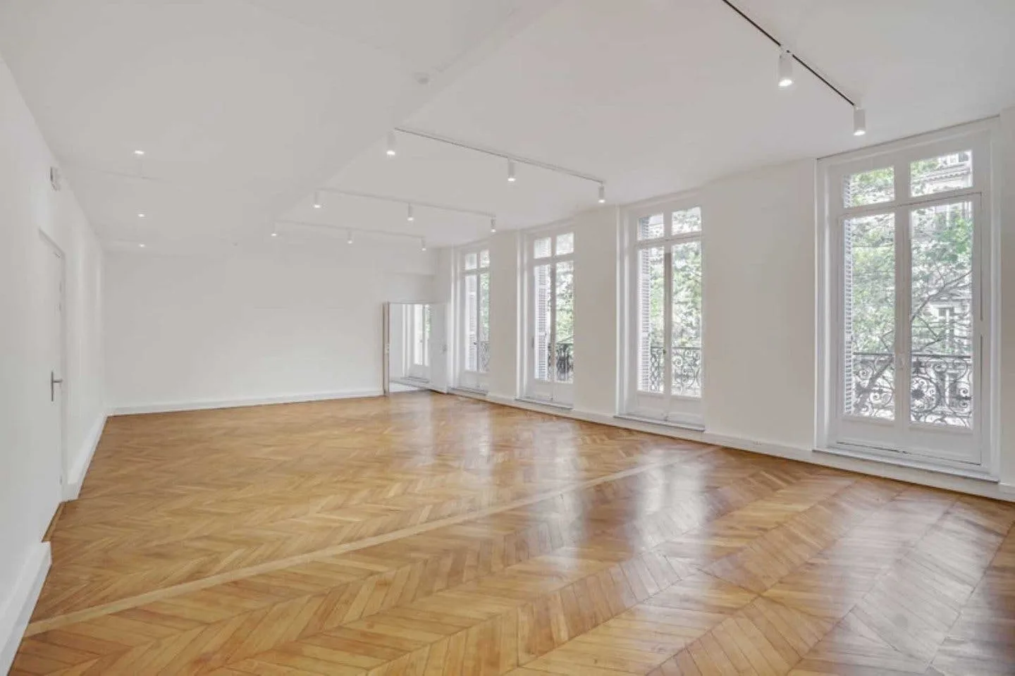 328sqm Haussmannien Showroom on Boulevard Haussmann, Paris — 3