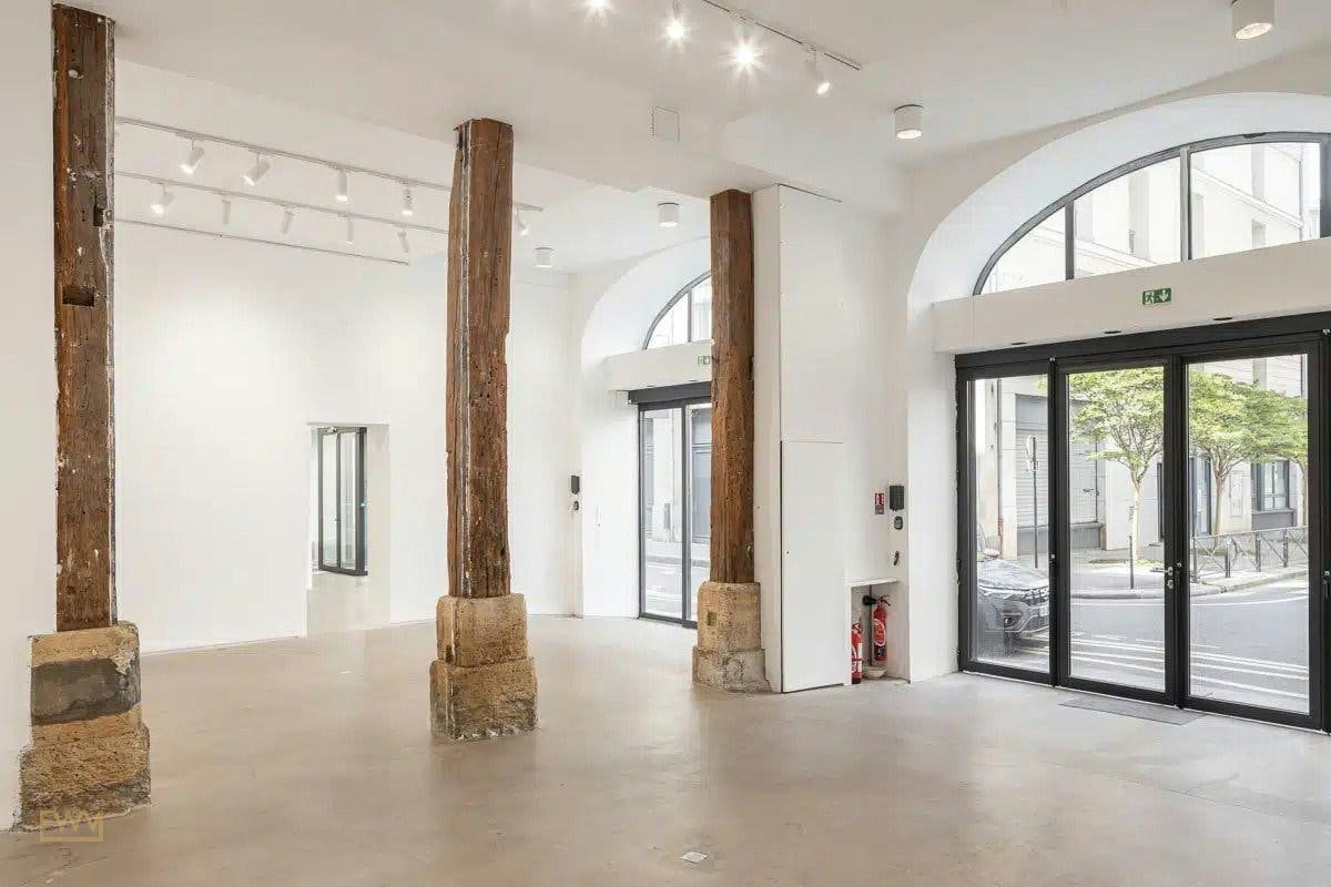 331 sqm Gallery Space on Rue Bailly, Paris Le Marais — pop-up space in Paris