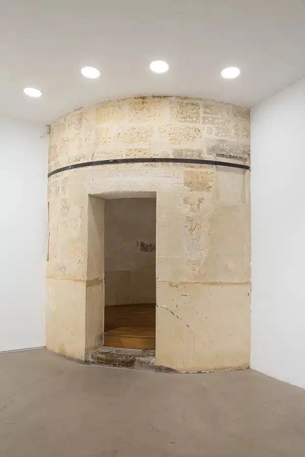 331 sqm Gallery Space on Rue Bailly, Paris Le Marais — 5