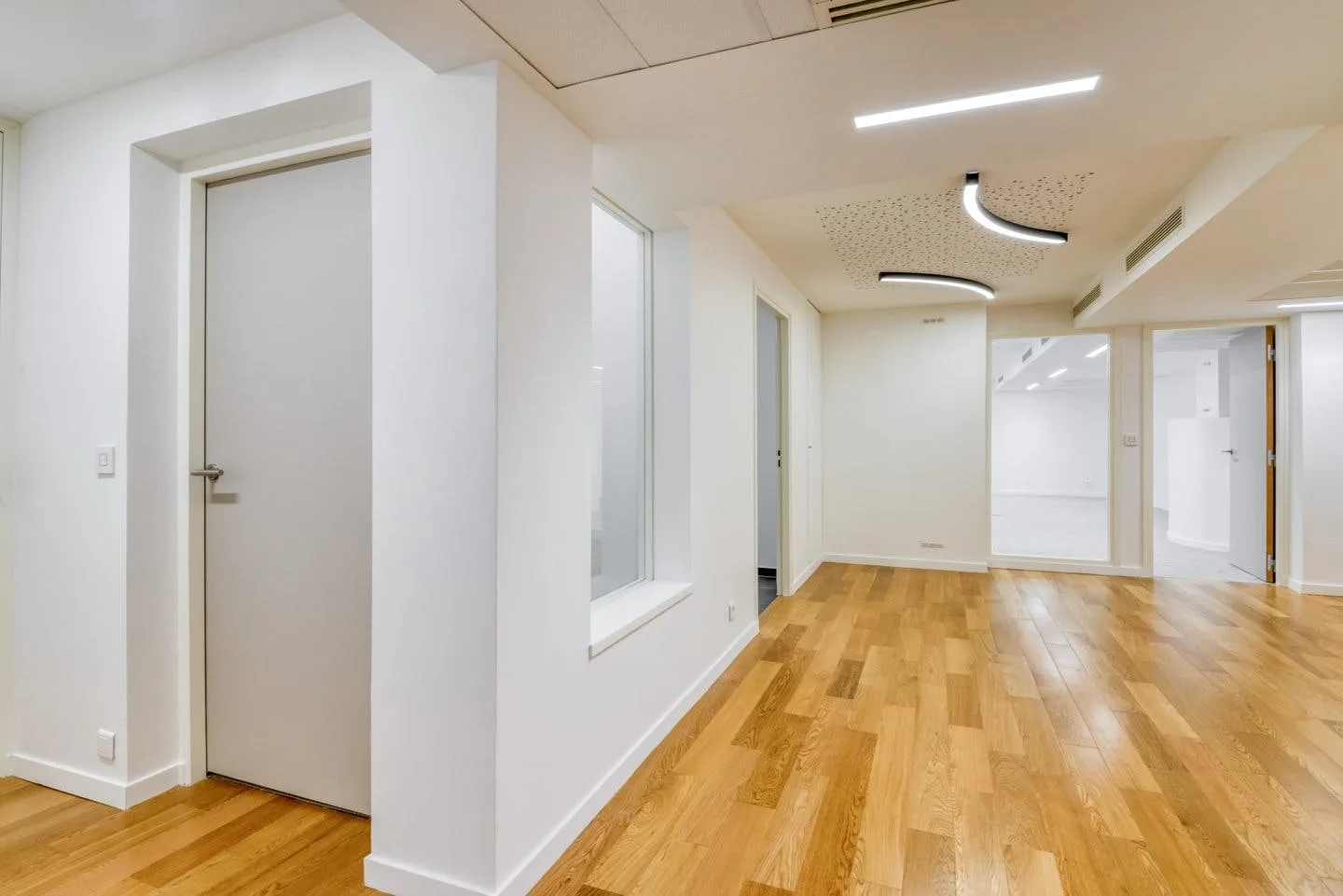345 sqm Event and Showroom Space near Parc Monceau, Paris — 4