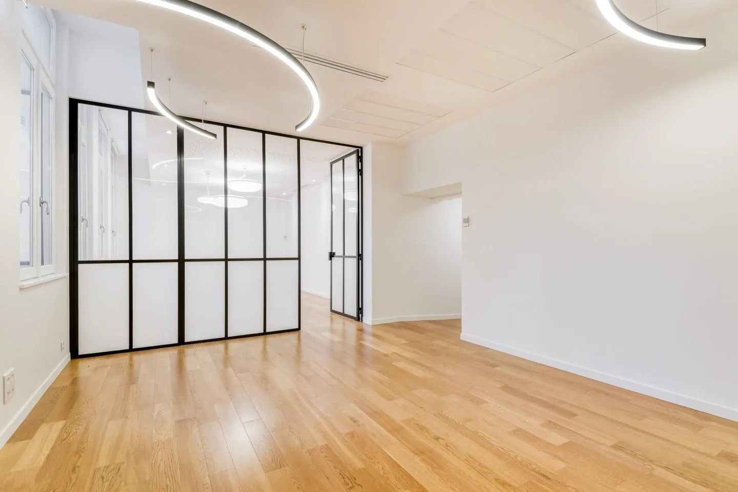 345 sqm Event and Showroom Space near Parc Monceau, Paris — 5