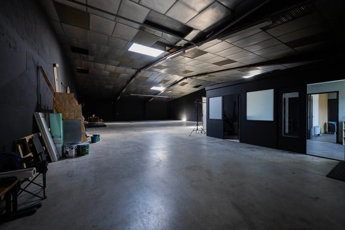 380 sqm Studio and Event Space in Vert-Saint-Denis — 2