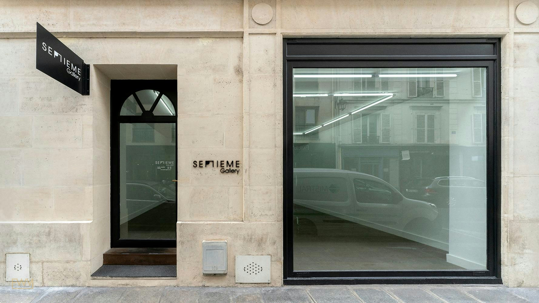 40 sqm Gallery on Rue de l'Université, Paris — pop-up space in Paris