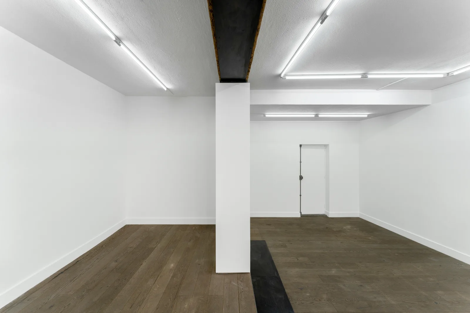 40 sqm Gallery on Rue de l'Université, Paris — 4