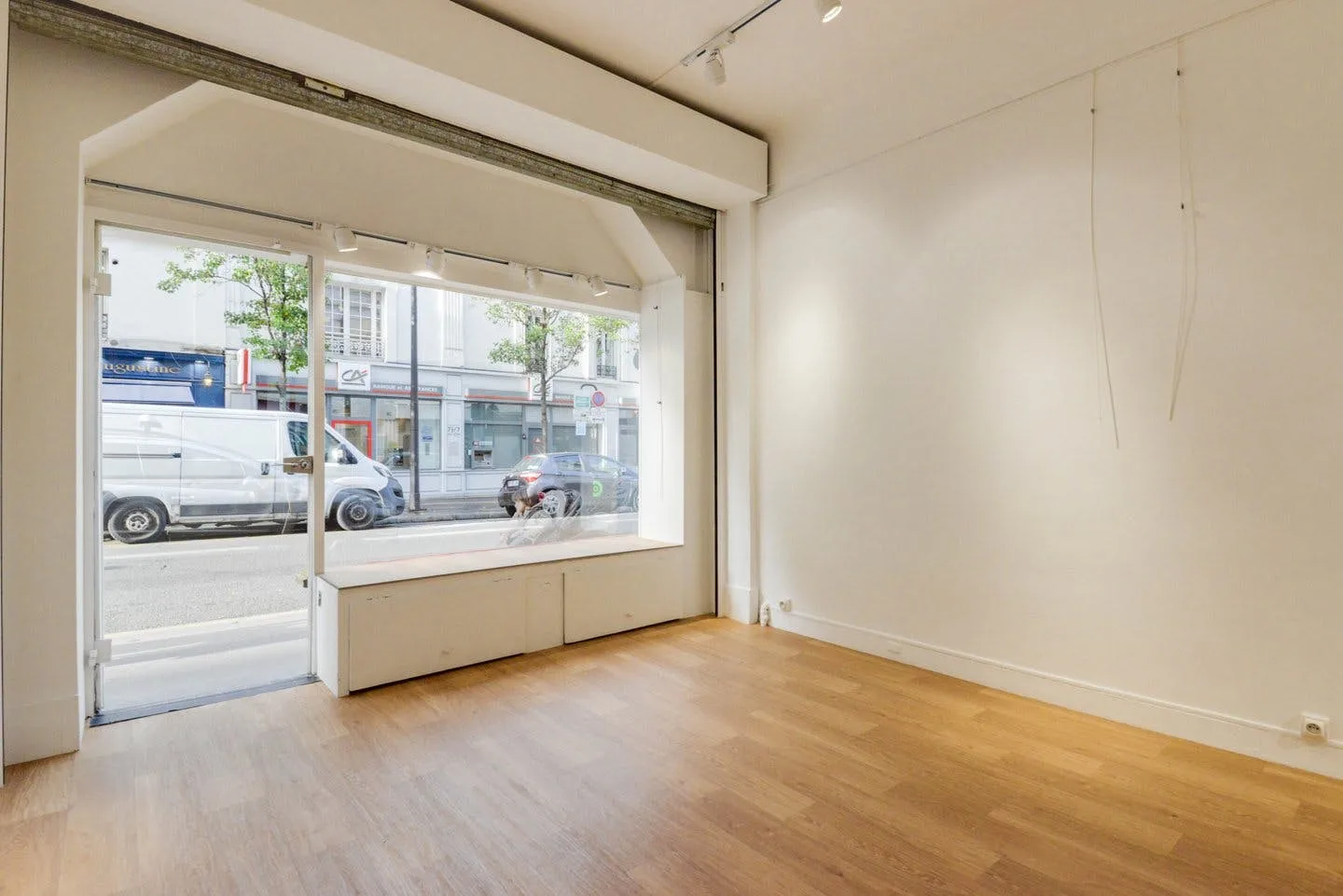 40 sqm Retail Space on Rue des Batignolles, Paris — 3
