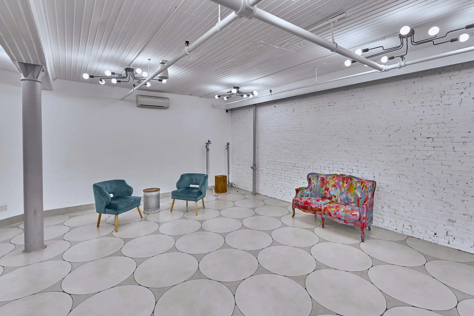 430 sq ft Minimal Creative Studio on Orchard Street — 2