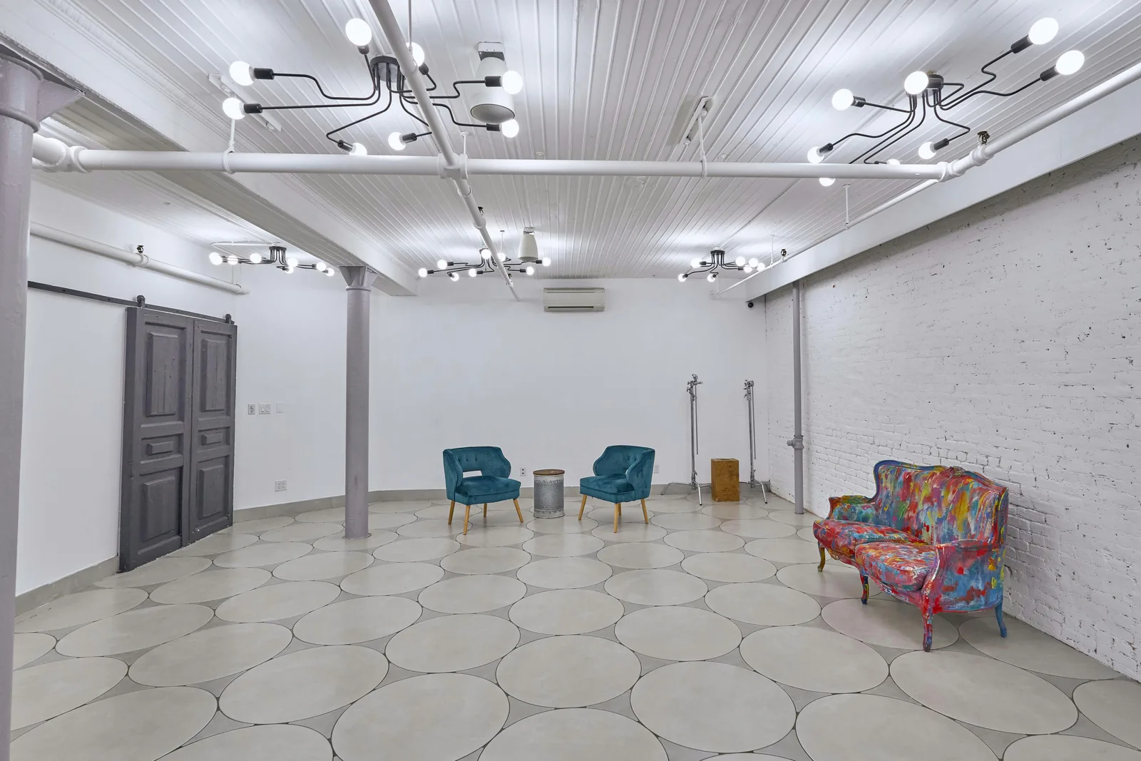 430 sq ft Minimal Creative Studio on Orchard Street — 3