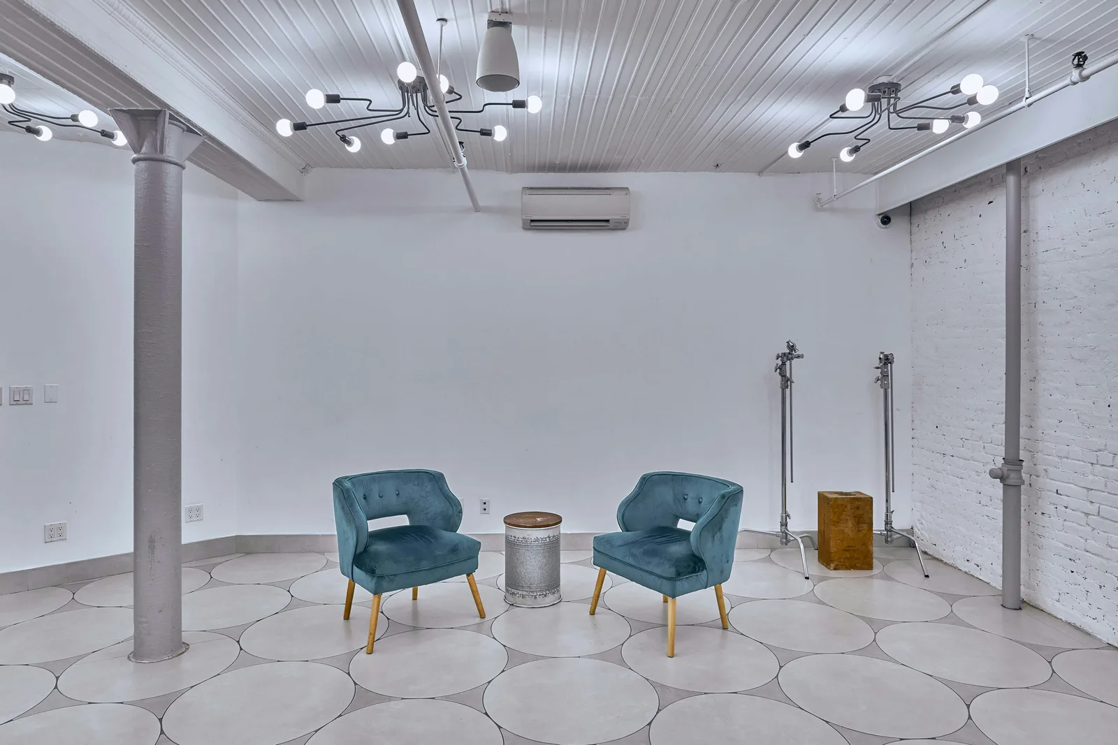 430 sq ft Minimal Creative Studio on Orchard Street — 4