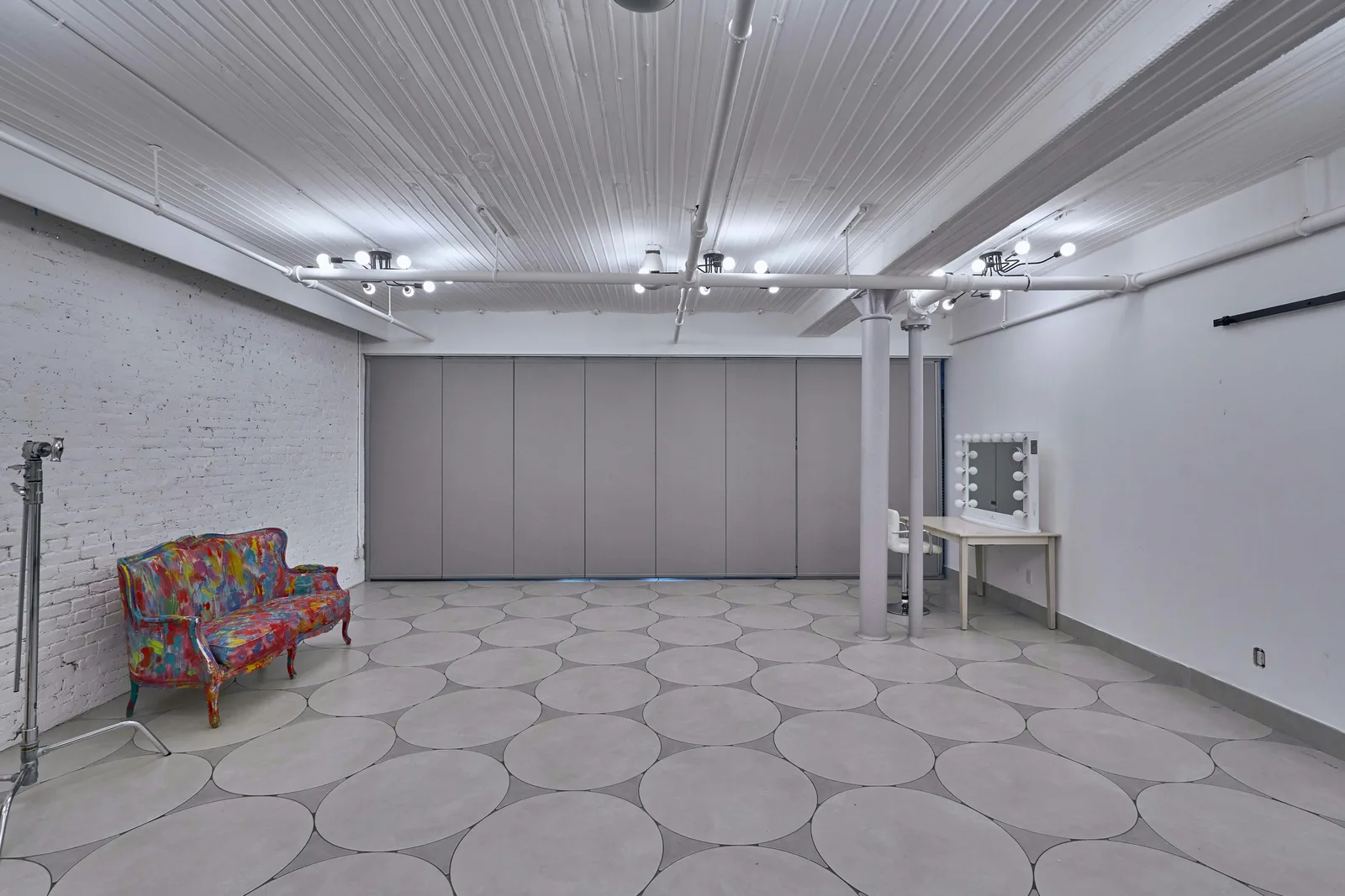 430 sq ft Minimal Creative Studio on Orchard Street — 5